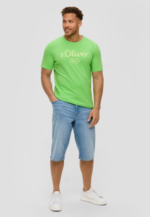 s.Oliver, MIT LOGO - T-Shirt print - grün