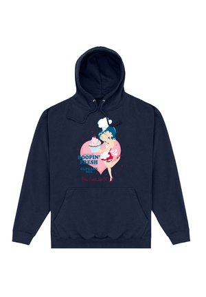 Granatowa bluza z kapturem, posiadająca kieszeń z przodu i sznurek do regulacji kaptura. Na przodzie znajduje się kolorowa grafika przedstawiająca kobietę trzymającą babeczkę oraz napis dotyczący mieszanki do babeczek.