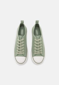 NA-KD Trainers - green