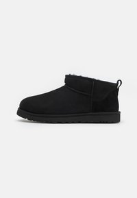 UGG - CLASSIC ULTRA MINI - Botines - black Imagen en miniatura 1