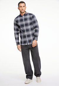 Lindbergh BRUSHED CHECKED  - Camicia - black