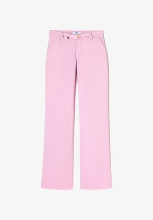 Lichtroze, wijde broek gemaakt van zachte stof. Voorzien van een rits en knoopsluiting, en voorzakken. Gladde textuur, geen zichtbare patronen.