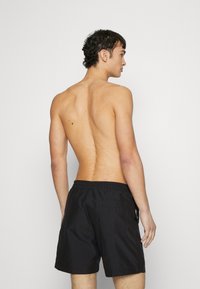 Carhartt WIP CHASE SWIM TRUNKS - Bañador corto - dark navy