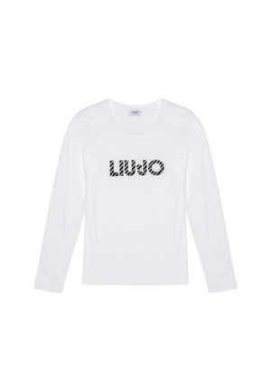 T-shirt bianca a maniche lunghe con testo nero "LIU JO" in un design a fantasia, esposta su uno sfondo semplice.