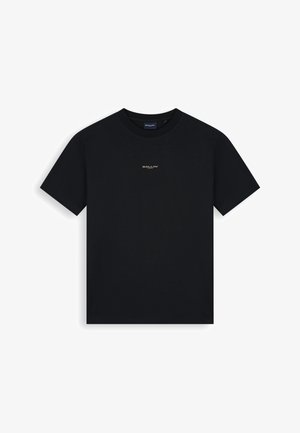 Zwart T-shirt met korte mouwen en ronde hals, met een klein beige "BALLIN'" logo in het midden van de borst, gefotografeerd tegen een witte achtergrond.