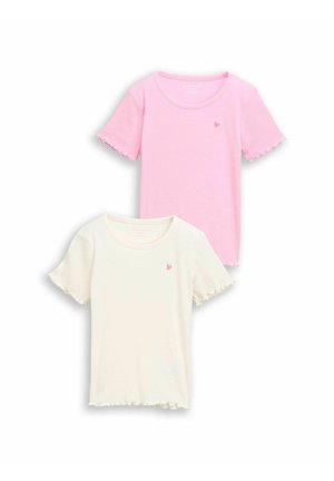 Zwei kurzärmelige T-Shirts: eines in Pink und eines in Creme. Leichter Stoff mit strukturierter Rippoptik und wellenförmigen Säumen. Beide haben ein kleines Erdbeermotiv.