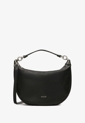 Must tokk nahk kott, millel on kareda tekstuur, kumer kuju ja lühike käepide. Omab hõbedast riistvara ja reljeefset logo. Reguleeritav õlarihm.