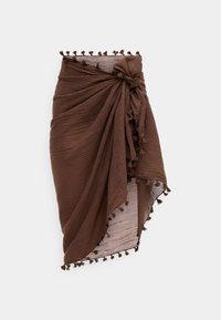 Brunt tekstureret wrap med en snoet knudedetalje på den ene side, prydet med dekorative frynser langs kanten. Gennemsigtigt stof.