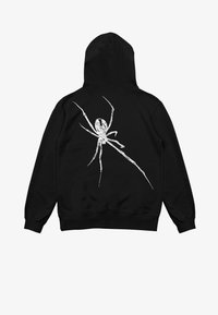 Sudadera con capucha negra con un gran gráfico de una araña blanca en la parte posterior. Fabricada con un tejido de textura suave y puños y dobladillo acanalados.