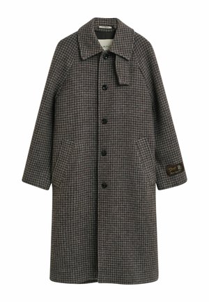 Cappotto lungo in lana con motivo a scacchi marrone e grigio, chiusura con bottoni, ampio colletto, tasche laterali e una patch con il marchio sulla manica.