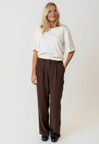 Niet geselecteerd, dark brown texture