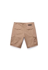 Bermudas de color caqui fabricadas en algodón. Cuentan con dos bolsillos traseros y un bolsillo lateral. Tienen una cinturilla plana con pasadores para cinturón y una etiqueta de la marca en la parte posterior.