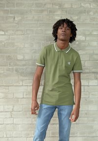 Calvin Klein Jeans TIPPING SLIM - Polo - burnt olive