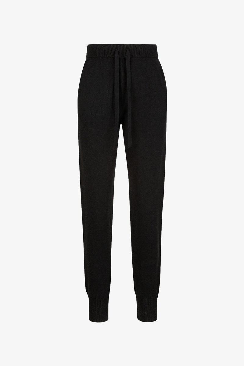 Zwarte gebreide joggers met een elastische tailleband, trekkoord, omgeslagen enkels en een gladde textuur. Eenvoudig ontwerp zonder patronen of versieringen.