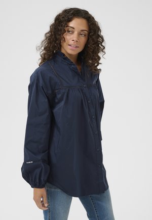 Dunkelblaue Knopfbluse mit Rüschenspiegel, Puffärmeln und dekorativer Stickerei. Aus glattem, leichtem Stoff gefertigt.