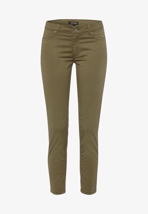 Olivkowe, dopasowane spodnie wykonane z gładkiego materiału, z zapięciem na guzik i zamek błyskawiczny, dwiema przednimi kieszeniami i subtelnymi detalami ściegów.