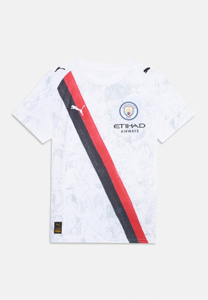 Vit t-shirt med en silver grafisk design, som har ett diagonalt rött och svart rand, Manchester City-logotypen och texten ETIHAD AIRWAYS.