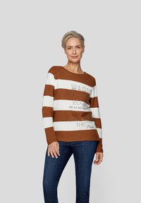 Gestreifter braun-weißer Pullover mit lockerer Passform, der mit Strass geschmückten Text, gerippten Bündchen und einem weiten Rundhalsausschnitt versehen ist.