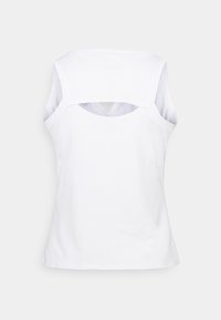 Top bianco senza maniche realizzato in un tessuto a costine texturizzato. Presenta un design con schiena a taglio e un orlo semplice e dritto.