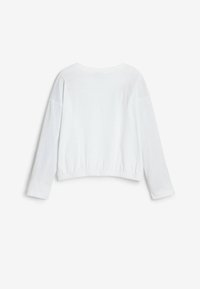 Gekürztes weißes Langarmshirt mit Rundhalsausschnitt und gerafftem Saum. Hergestellt aus glattem Stoff, mit überschnittenen Schultern und einem schlichten Design.