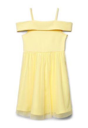 Robe jaune épaules dénudées avec fines bretelles et jupe plissée et fluide, présentée à plat sur fond blanc.