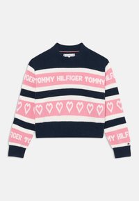 Strikkegenser med marineblå, rosa og hvite striper. Har "TOMMY HILFIGER"-logo og hjerte mønstre. Ribbet rund hals og mansjetter. Myk tekstur.