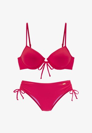 Ihottuva vaaleanpunainen bikinitsetti, jossa on kolmiomallinen kuppiosuus säädettävillä olkaimilla ja sidontakohdilla sekä matching-alusosa, jossa on sivusiteet.
