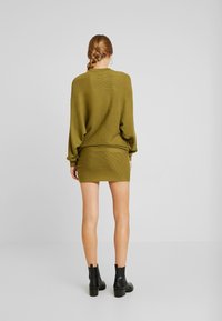 TWINTIP Abito in maglia - khaki