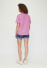 QS  OVERSIZED fioletowy