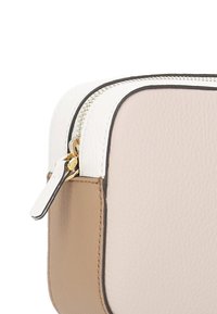 Coccinelle Taška s příčným popruhem - pink