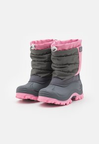 Γκρι χιονίτες μπότες με ροζ λεπτομέρειες, με καπιτονέ επάνω μέρος, ανθεκτική ελαστική σόλα και υφασμάτινη εξωτερική σόλα για πρόσφυση.