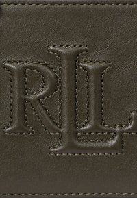 Lauren Ralph Lauren LEATHER MEDIUM WITLEY CROSSBODY WALLET - Taška s příčným popruhem - dark olive