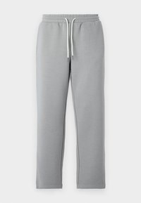 Grå sweatpants lavet af blød stof, med en elastisk talje med hvide snore, lige ben og ingen synlige lommer.