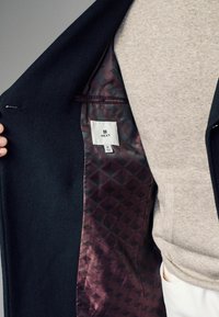 Next Mantel - black