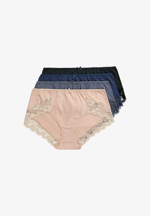 Cztery pary damskich majtek w różnych kolorach: jasnoróżowe z koronką, granatowe i ciemnoniebieskie w kropki oraz z czarną koronkową lamówką.