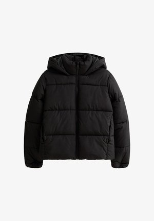 Chaqueta acolchada negra con capucha, que cuenta con un cierre frontal de cremallera, diseño acolchado y puños elásticos. Tela suave con un acabado mate.