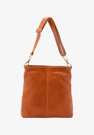 Sac à bandoulière en cuir marron avec sangle réglable, ferrures métalliques et détails de couture minimalistes sur fond blanc.