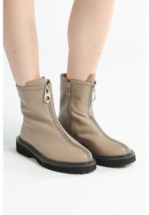 Cesare Gaspari Ankle boot
