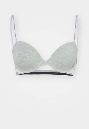 Vilagos szürke pamut keverékből készült, párnázott melltartó, formázott kosarakkal, állítható pántokkal, amelyeken logó található, és kontrasztos fekete alsó szalaggal.