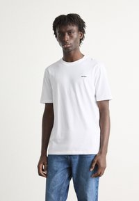 HUGO - DERO - Basic póló - white Miniatűr kép 1