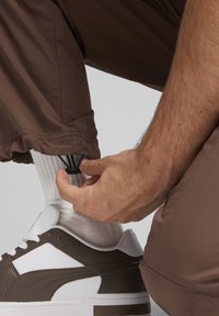 Puma CLASSICS - Cargohose - espresso brown