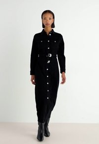ONLY ONLMYTH LIFE BELT DRESS - Robe en jean - washed black