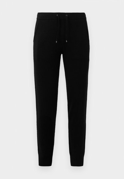 Mustad mustadest kangast aluskelgad, millel on veniv vöökoht, reguleeritav nöör ja kitsenevad sääred. Omab küljetaskuid.