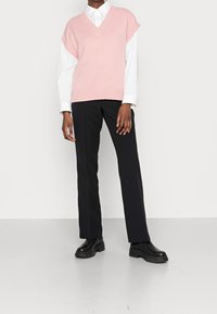 More & More Sweter