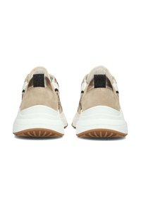 Scarpe da corsa in suede beige con suole in gomma bianca, accenti neri e un pannello posteriore testurizzato. Design leggero con supporto imbottito.