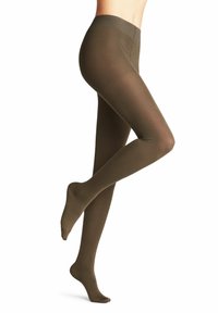 Opake braune Strumpfhosen mit glatter Textur, figurbetontem Design und breitem Komfortbund, auf einem Bein in dynamischer Pose präsentiert.