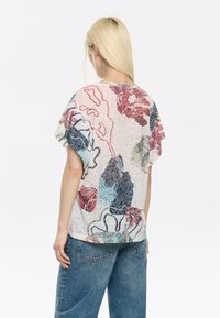 Bimba Y Lola DEVORÉ CAMALEÓN MARFIL - T-Shirt print - camaleon big marfil