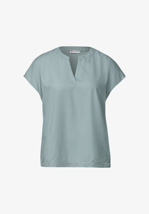 Mintgrön blus i slät tyg, med V-ringning, korta ärmar och lös passform, samt en diskret rynkad fåll.