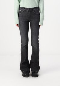 Jean en denim noir évasés avec une taille mi-haute, un léger délavage, un design à cinq poches et des détails de couture contrastés.