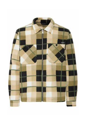 Chaqueta de forro polar de cuadros tipo buffalo en tonos terrenales de beige, negro y verde. Cuenta con dos bolsillos en el pecho y un cierre de cremallera completo.